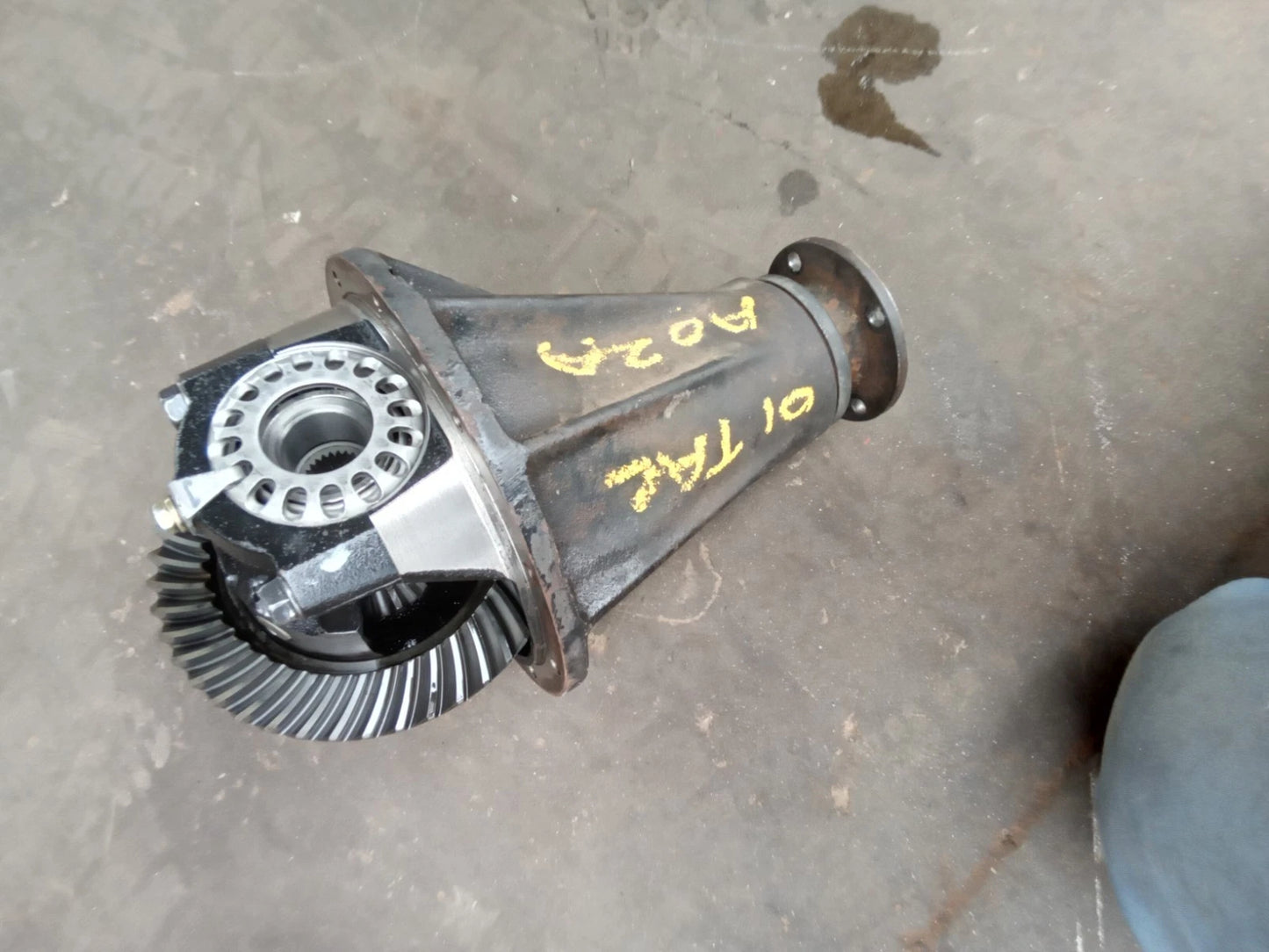 96 - 01 TOYOTA TACOMA REAR DIFFERENTIAL AXLE PUMPKIN 3RD THIRD MEMBER 3.58 41110-35260