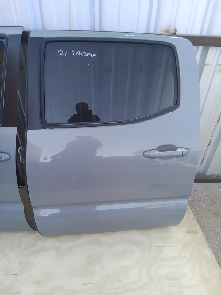 16 17 18 19 20 21 22 23 TOYOTA TACOMA CREW CAB FRONT AND REAR LEFT DOORS ASSY
