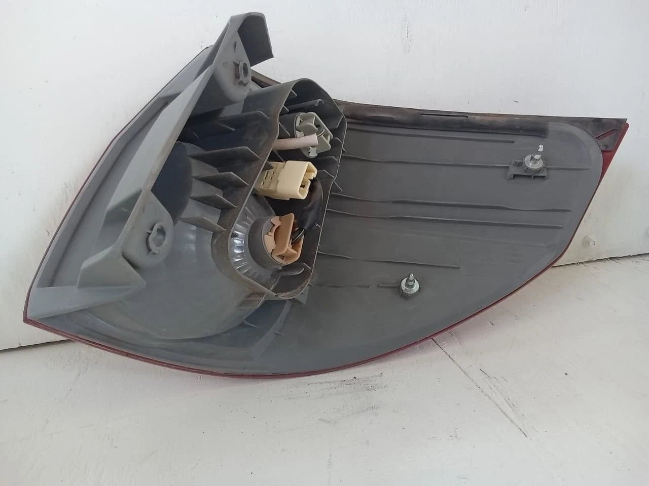 2006-2010 TOYOTA SIENNA TAIL LIGHT REAR LAMP LEFT DRIVER SIDE 81560AE020