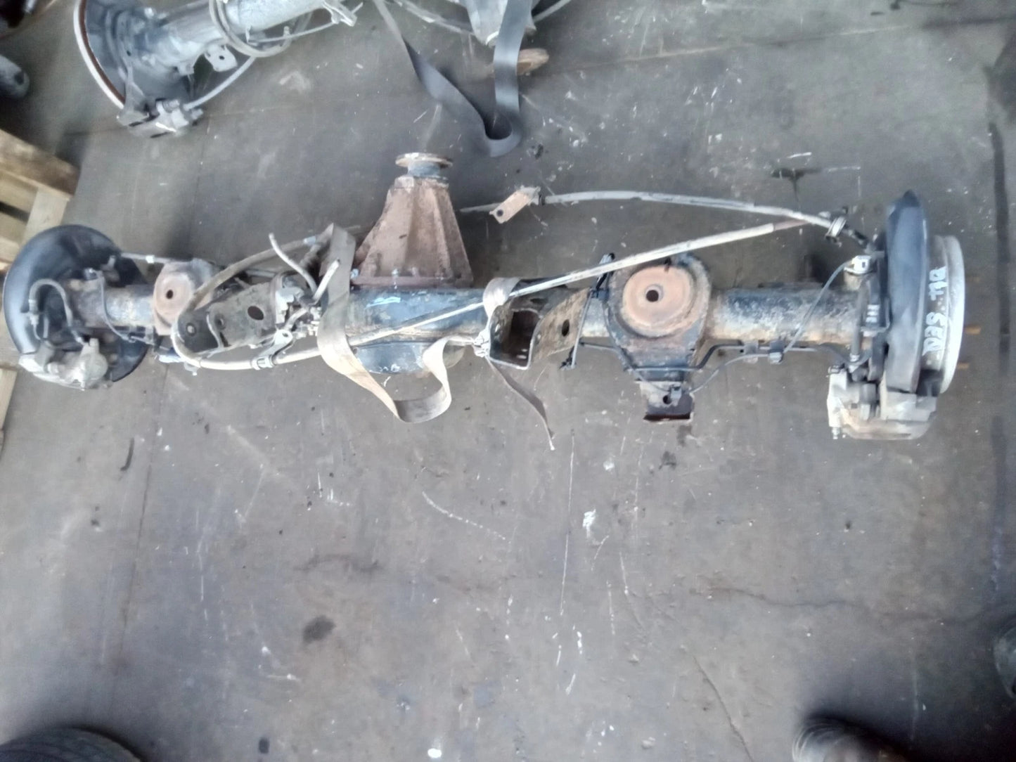 01 02 03 04 TOYOTA SEQUOIA REAR END DIFFERENTIAL AXLE CARRIER A/TM A01A 4WD 4X4