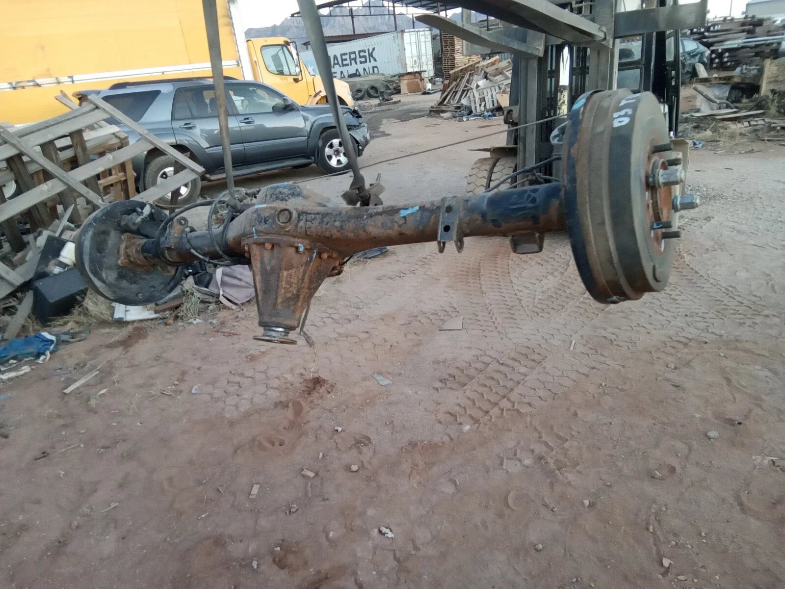 rear end differential axle for 2000-2006 Toyota Tundra ACC Cab 4.7L 2WD A01A