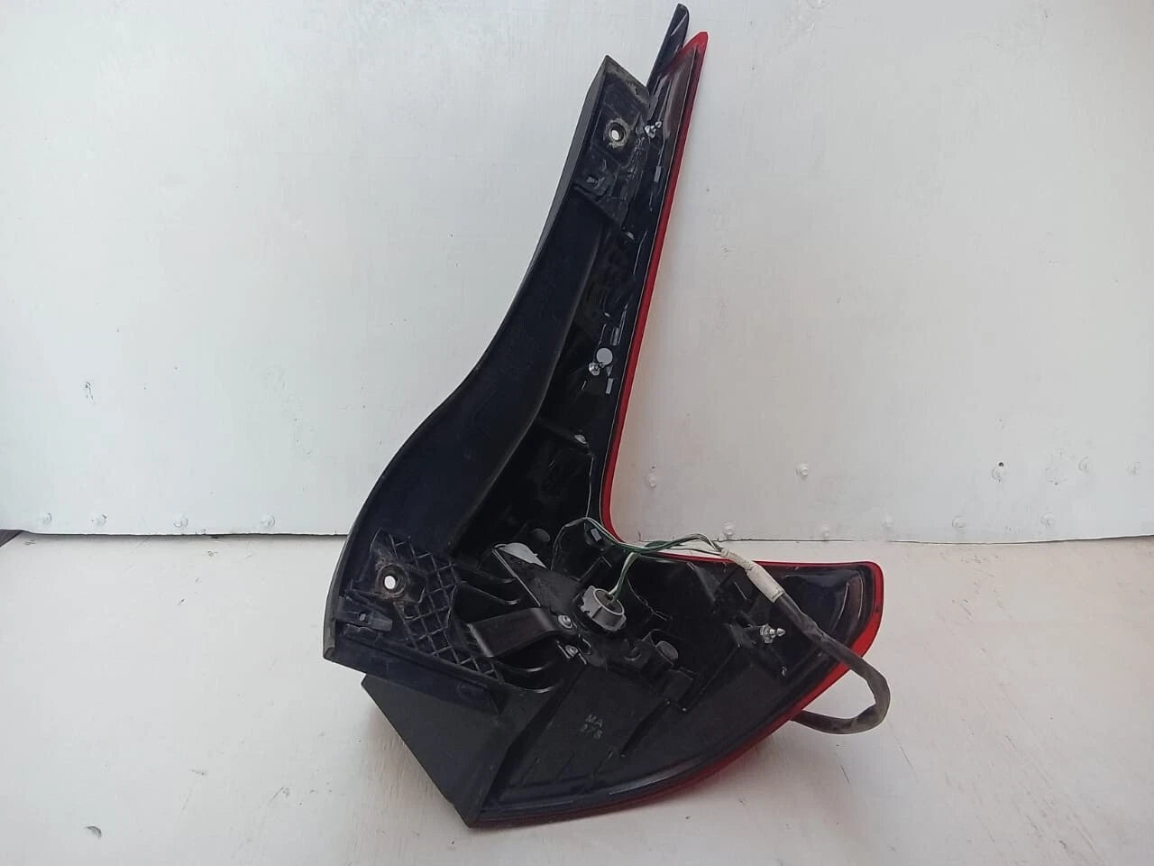 2018-2020 MITSUBISHI ECLIPSE CROSS TAIL LIGHT REAR LAMP LEFT DRIVER SIDE 8330B014