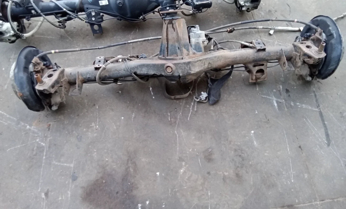 2007 2008 Toyota FJ Cruiser 4WD rear differential assembly with locker and 3.909 gear ratio