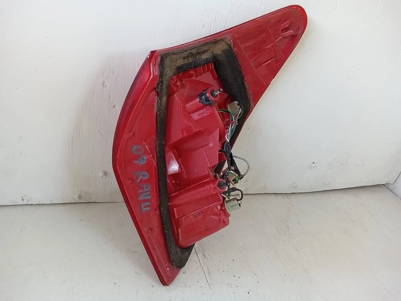 2006-2008 TOYOTA RAV4 TAIL LIGHT REAR LAMP LEFT DRIVER SIDE 81561-42100
