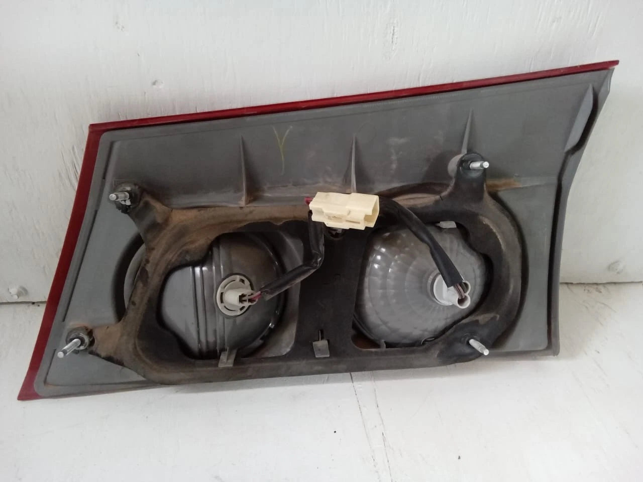 2006 - 2010 TOYOTA SIENNA LID TAIL LIGHT REAR LAMP LEFT DRIVER SIDE 81680-AE020