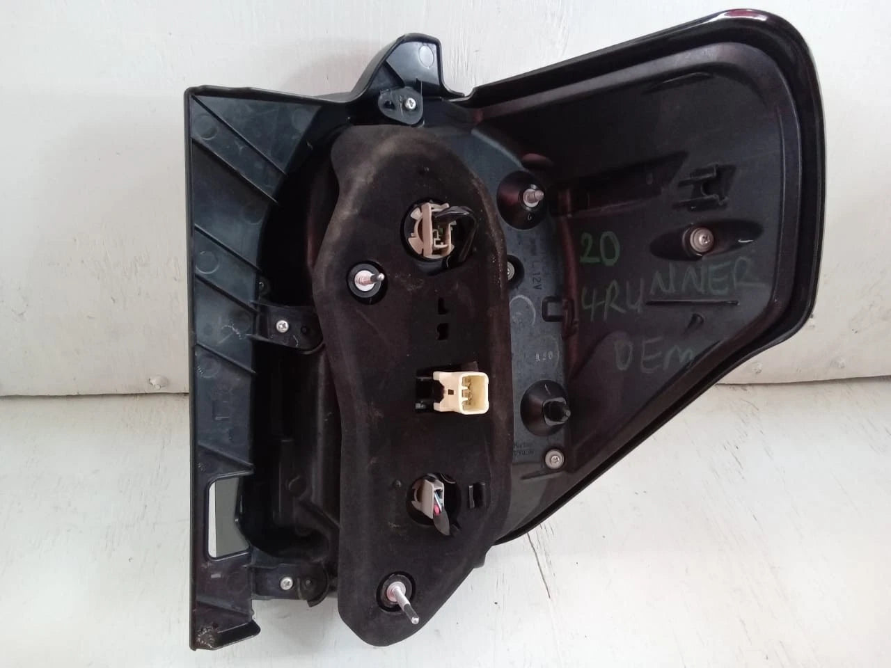 2014-2022 TOYOTA 4RUNNER REAR LAMP LEFT DRIVER SIDE - OEM 8156135392