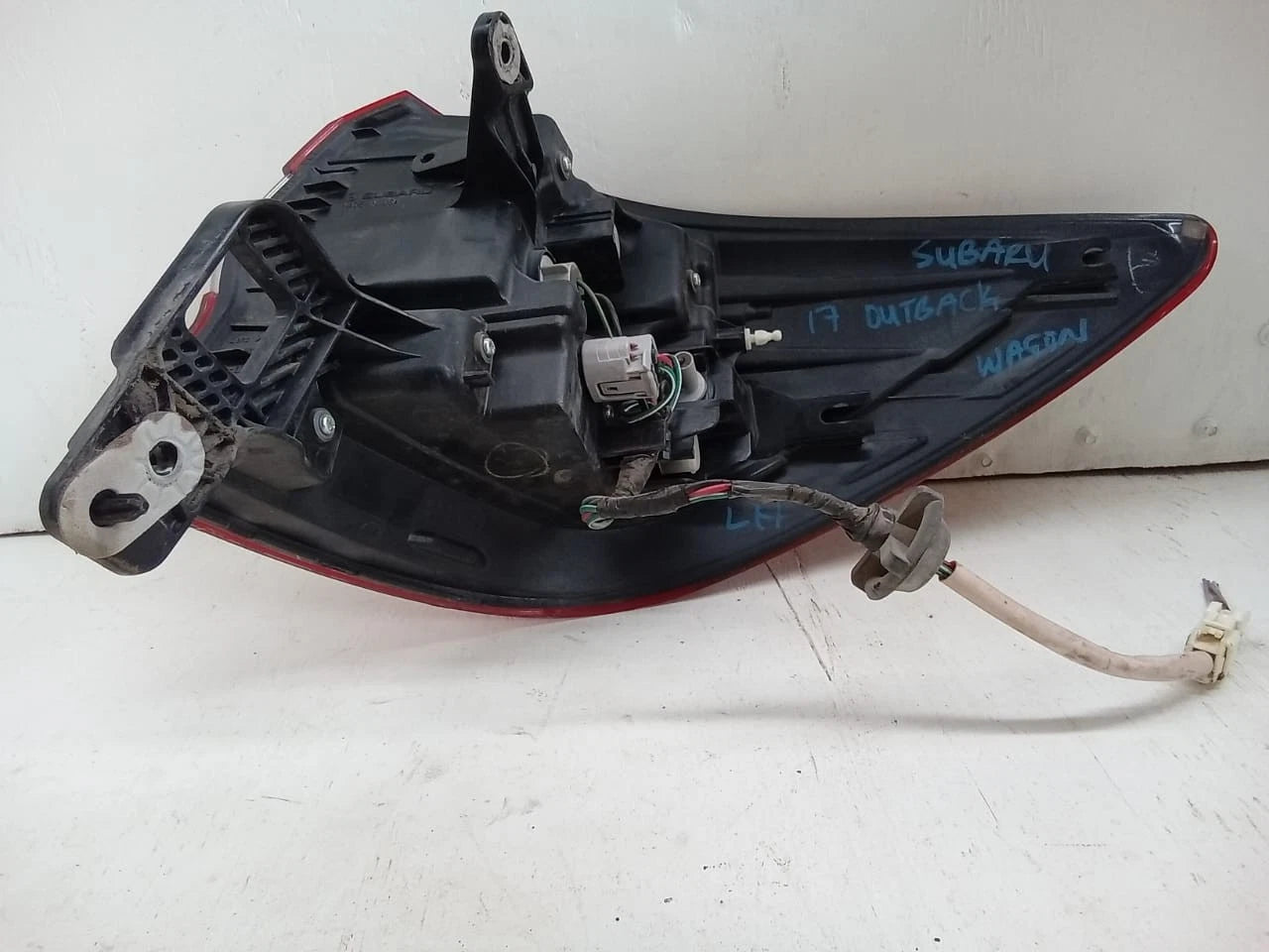 2015-2019 SUBARU OUTBACK WAGON TAIL LIGHT REAR LAMP LEFT DRIVER SIDE 84912AL06A