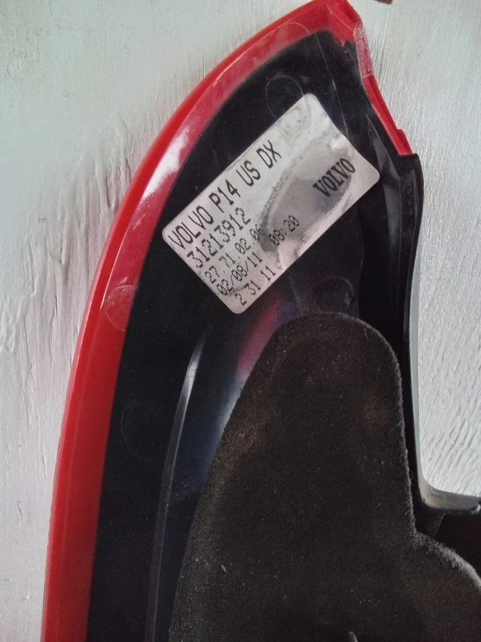 2007-2013 VOLVO C30 T5 right rear tail light assembly red lens black housing OEM 31213912
