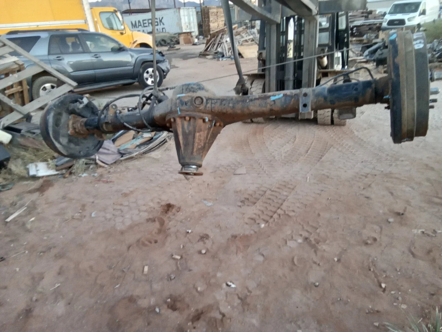 Rear end differential axle for 00-06 Toyota Tundra ACC Cab 4.7L 2WD A01A