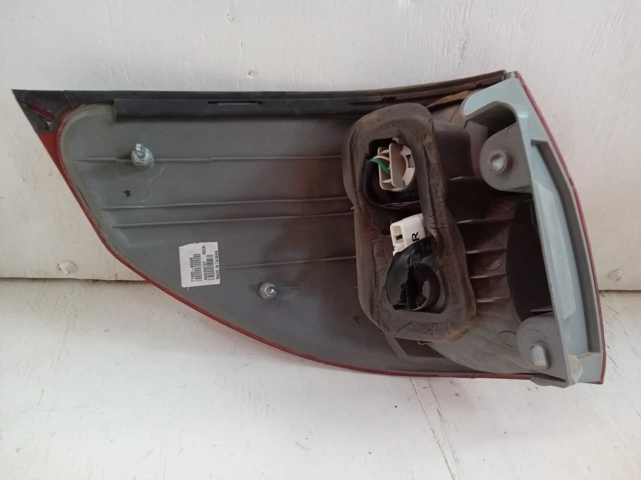 2006-2010 TOYOTA SIENNA TAIL LIGHT REAR LAMP RIGHT PASSENGER SIDE 81550AE020