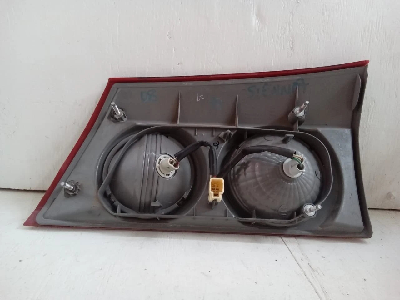 2006 - 2010 TOYOTA SIENNA LID TAIL LIGHT REAR LAMP LEFT DRIVER SIDE 81680-AE020