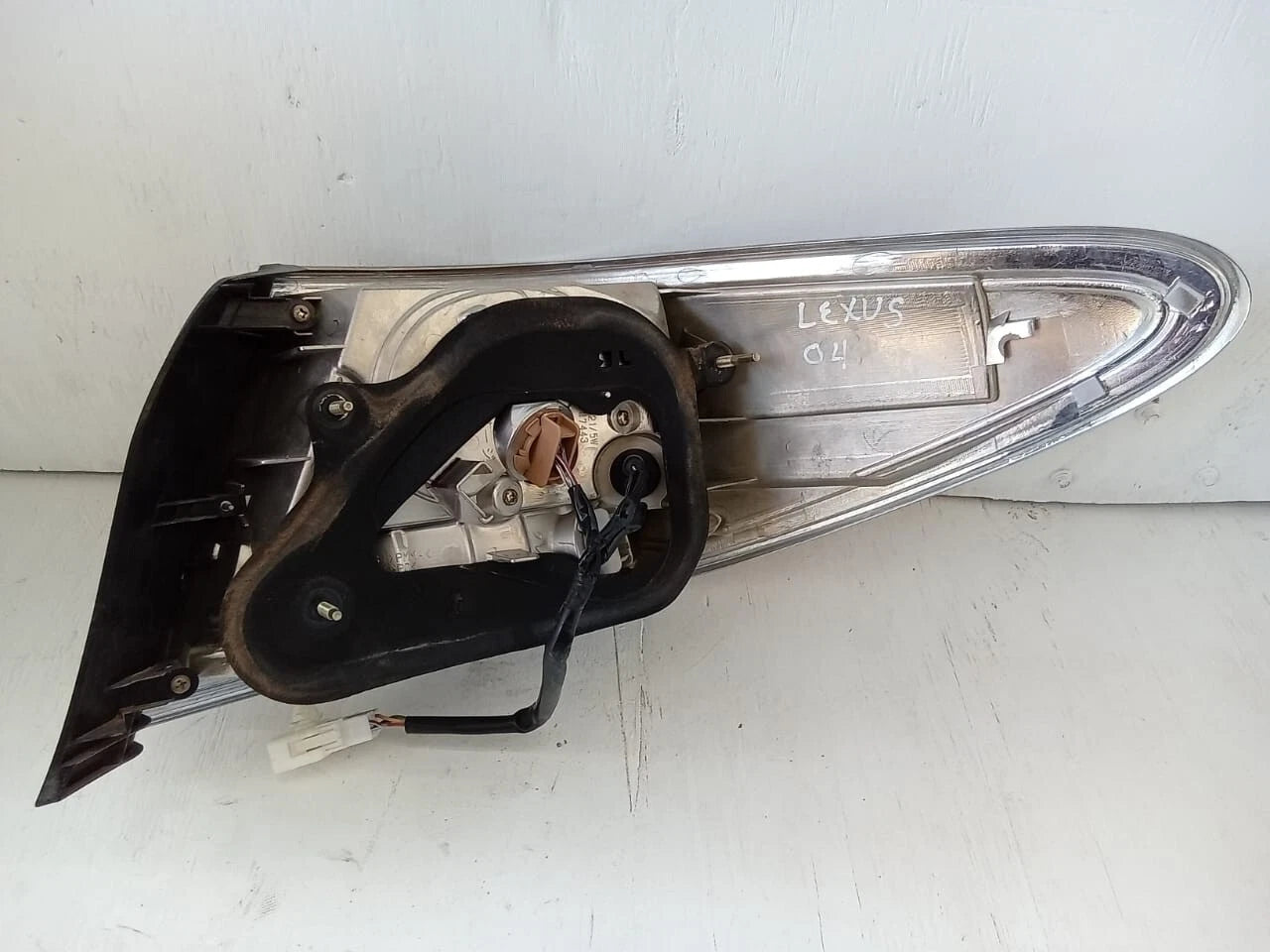 2004-2006 LEXUS ES330 ES 330 TAIL LIGHT REAR LAMP LEFT DRIVER SIDE 8155133430