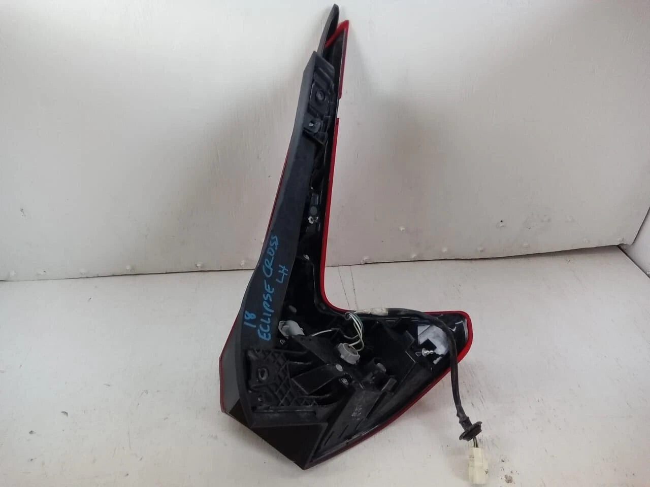 2018-2020 MITSUBISHI ECLIPSE CROSS TAIL LIGHT REAR LAMP LEFT DRIVER SIDE 8330B014