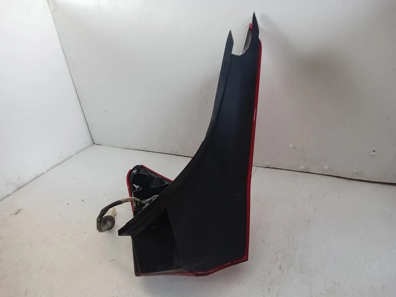 2018-2020 MITSUBISHI ECLIPSE CROSS TAIL LIGHT REAR LAMP RIGHT PASSENGER SIDE 8330B014