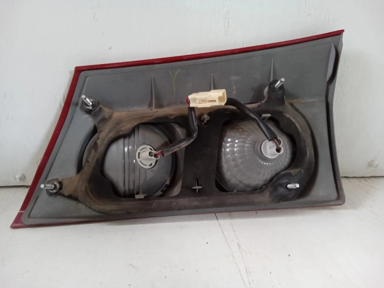 2006 - 2010 TOYOTA SIENNA LID TAIL LIGHT REAR LAMP LEFT DRIVER SIDE 81680-AE020