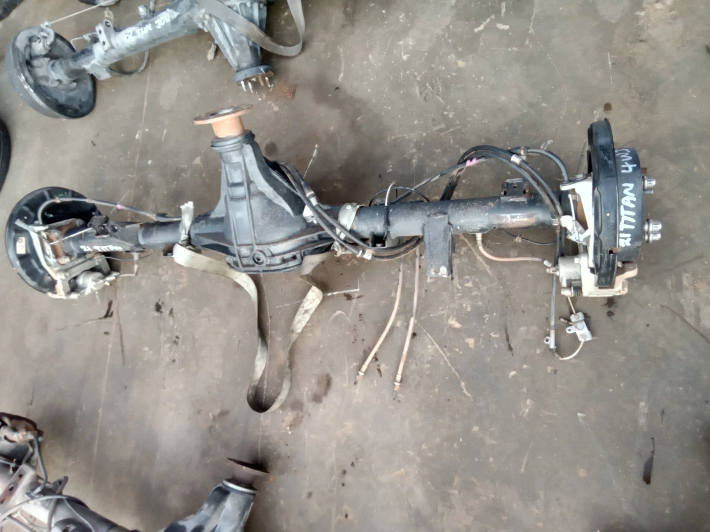 20 21 22 23 24 NISSAN TITAN REAR END DIFFERENTIAL CARRIER AXLE 4WD NON-LOCKING