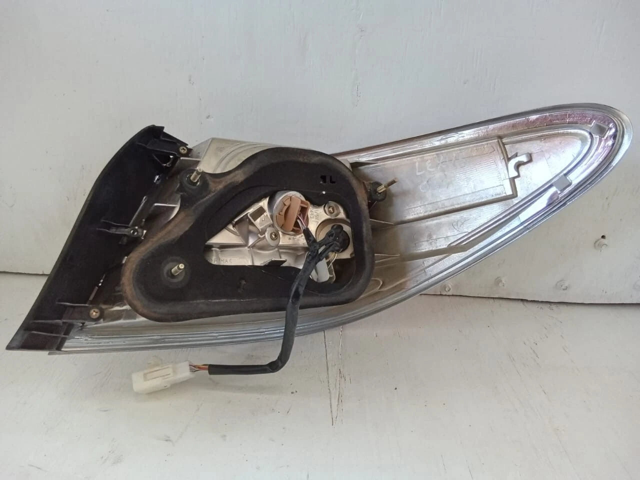 2004-2006 LEXUS ES330 ES 330 TAIL LIGHT REAR LAMP LEFT DRIVER SIDE 8155133430