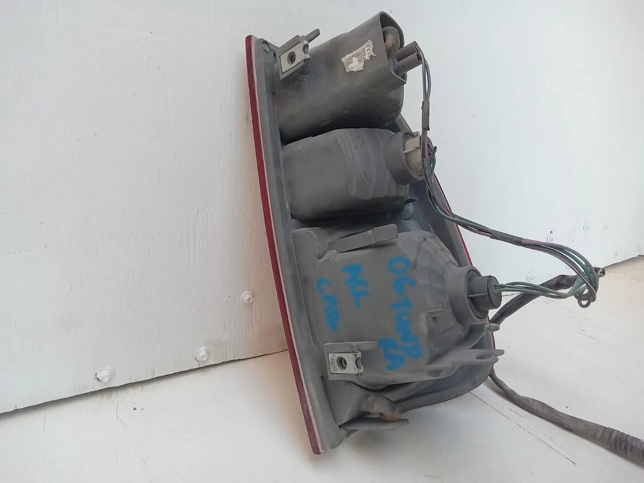 2005-2006 TOYOTA TUNDRA TAIL LIGHT REAR LAMP LEFT DRIVER SIDE ACCESS CAB TY809B000R