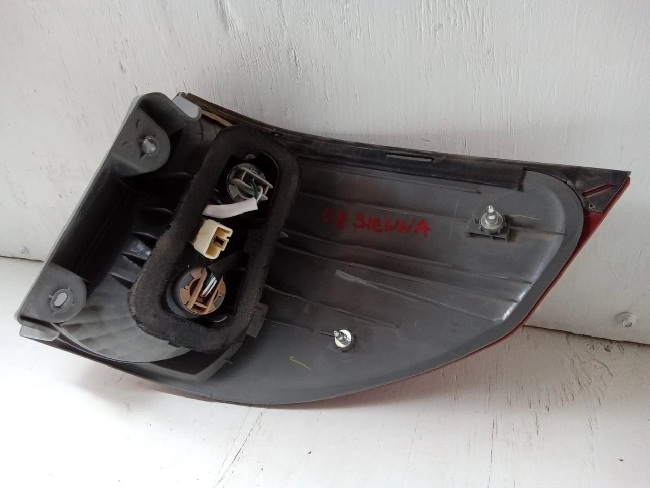 2006-2010 TOYOTA SIENNA TAIL LIGHT REAR LAMP LEFT DRIVER SIDE 81560AE020