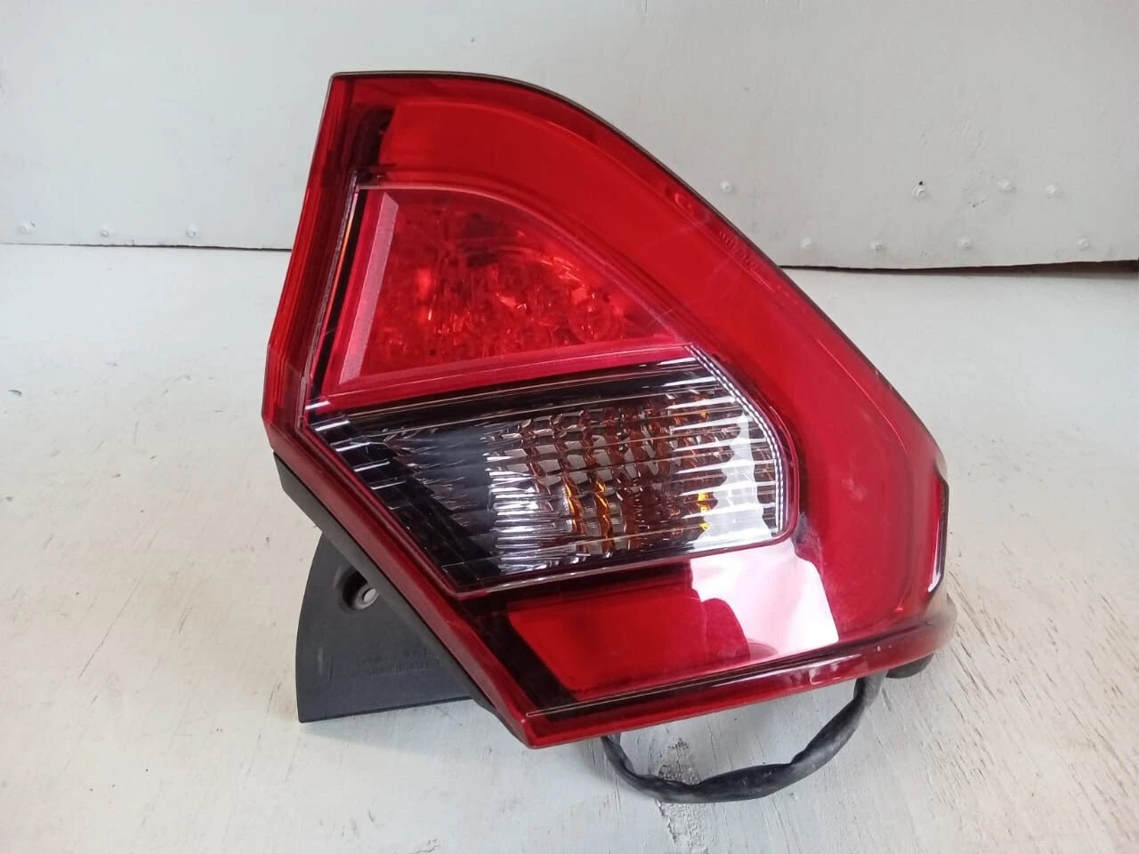 2018-2020 MITSUBISHI ECLIPSE CROSS TAIL LIGHT REAR LAMP RIGHT PASSENGER SIDE 8330B014
