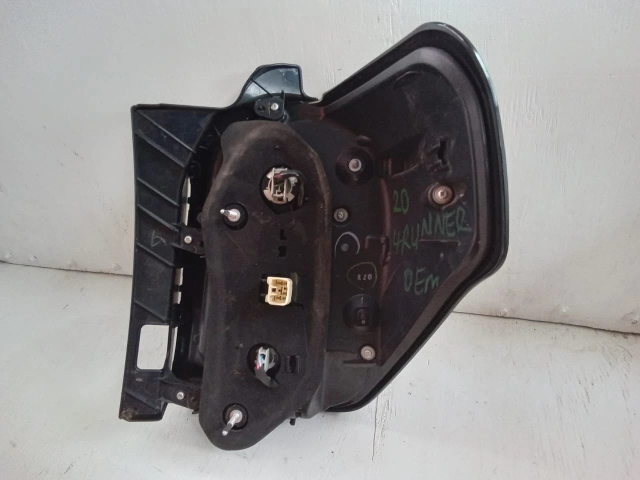 2014-2022 TOYOTA 4RUNNER REAR LAMP LEFT DRIVER SIDE - OEM 8156135392
