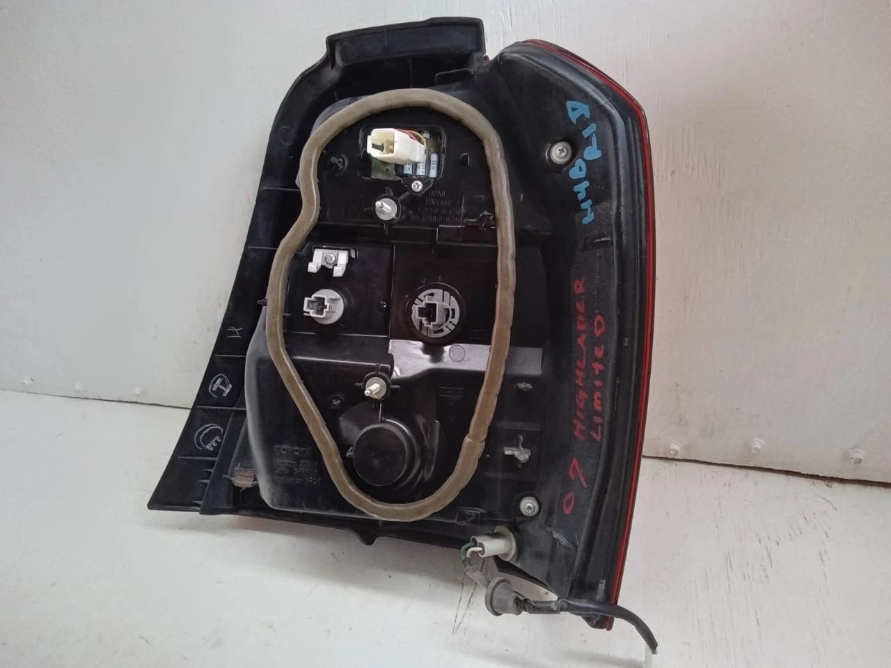 2006-2007 TOYOTA HIGHLANDER HYBRID LIMITED REAR LAMP LEFT DRIVER SIDE 81551-48090, 8155148090, TY1137-U000R