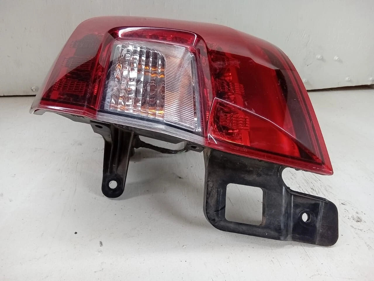 2015-2019 SUBARU OUTBACK WAGON TAIL LIGHT REAR LAMP RIGHT PASSENGER SIDE 84912AL05A
