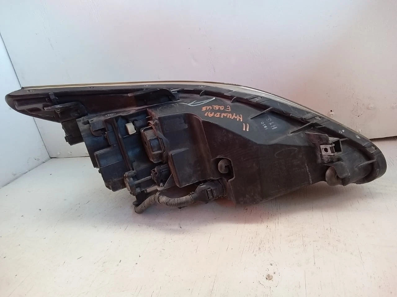 2011 - 2013 HYUNDAI EQUUS HEADLIGHT HEADLAMP LEFT DRIVER SIDE - 00040547 921013N030
