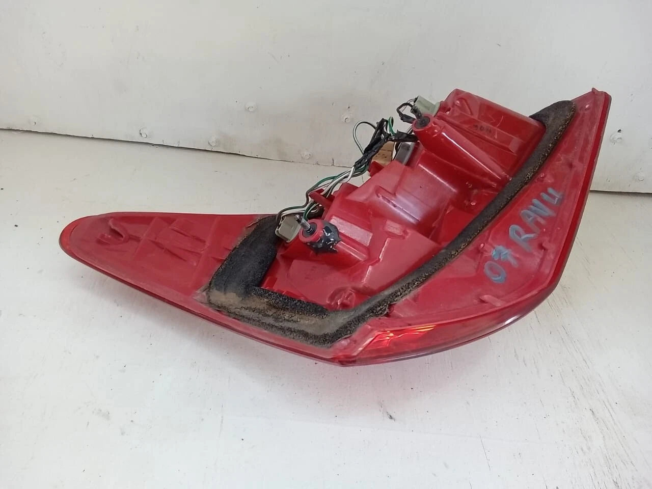 2006-2008 TOYOTA RAV4 TAIL LIGHT REAR LAMP LEFT DRIVER SIDE 81561-42100