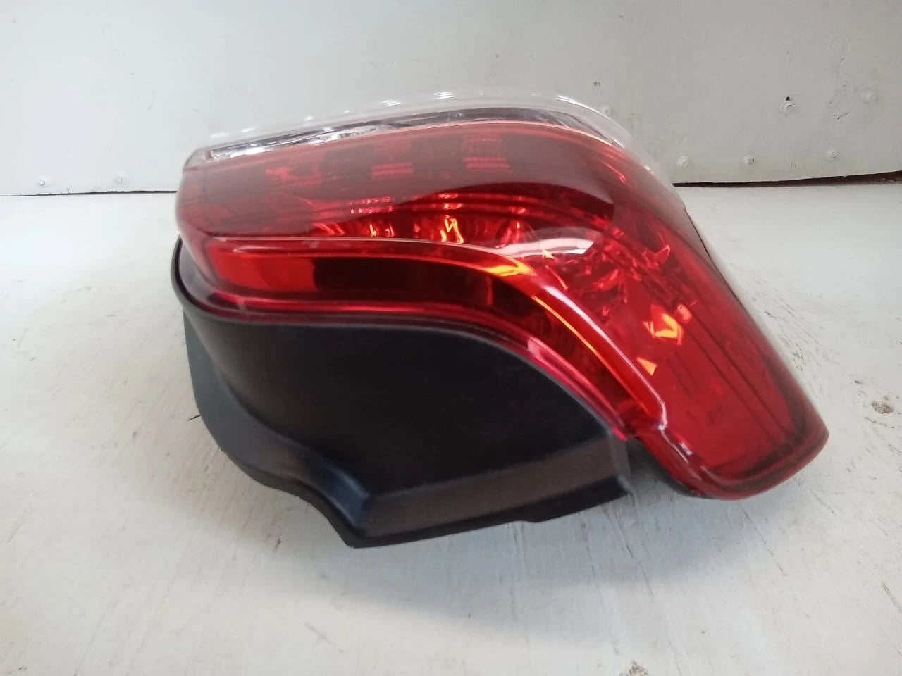 2006-2007 TOYOTA HIGHLANDER HYBRID LIMITED REAR LAMP LEFT DRIVER SIDE 81551-48090, 8155148090, TY1137-U000R