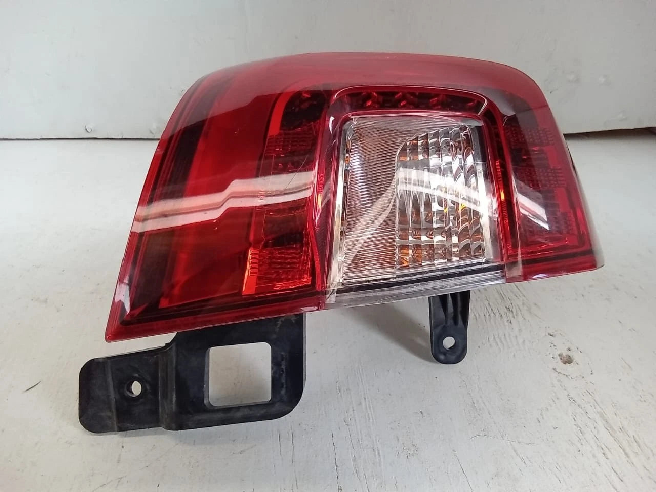 2015-2019 SUBARU OUTBACK WAGON TAIL LIGHT REAR LAMP LEFT DRIVER SIDE 84912AL06A