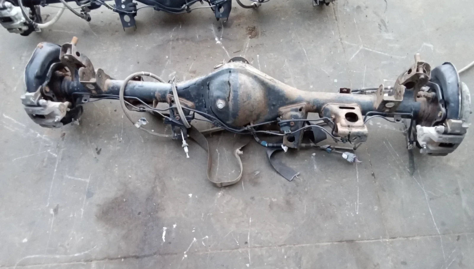 2007 2008 Toyota FJ Cruiser 4WD rear differential complete with locker 3.909 ratio MT rear axle assembly