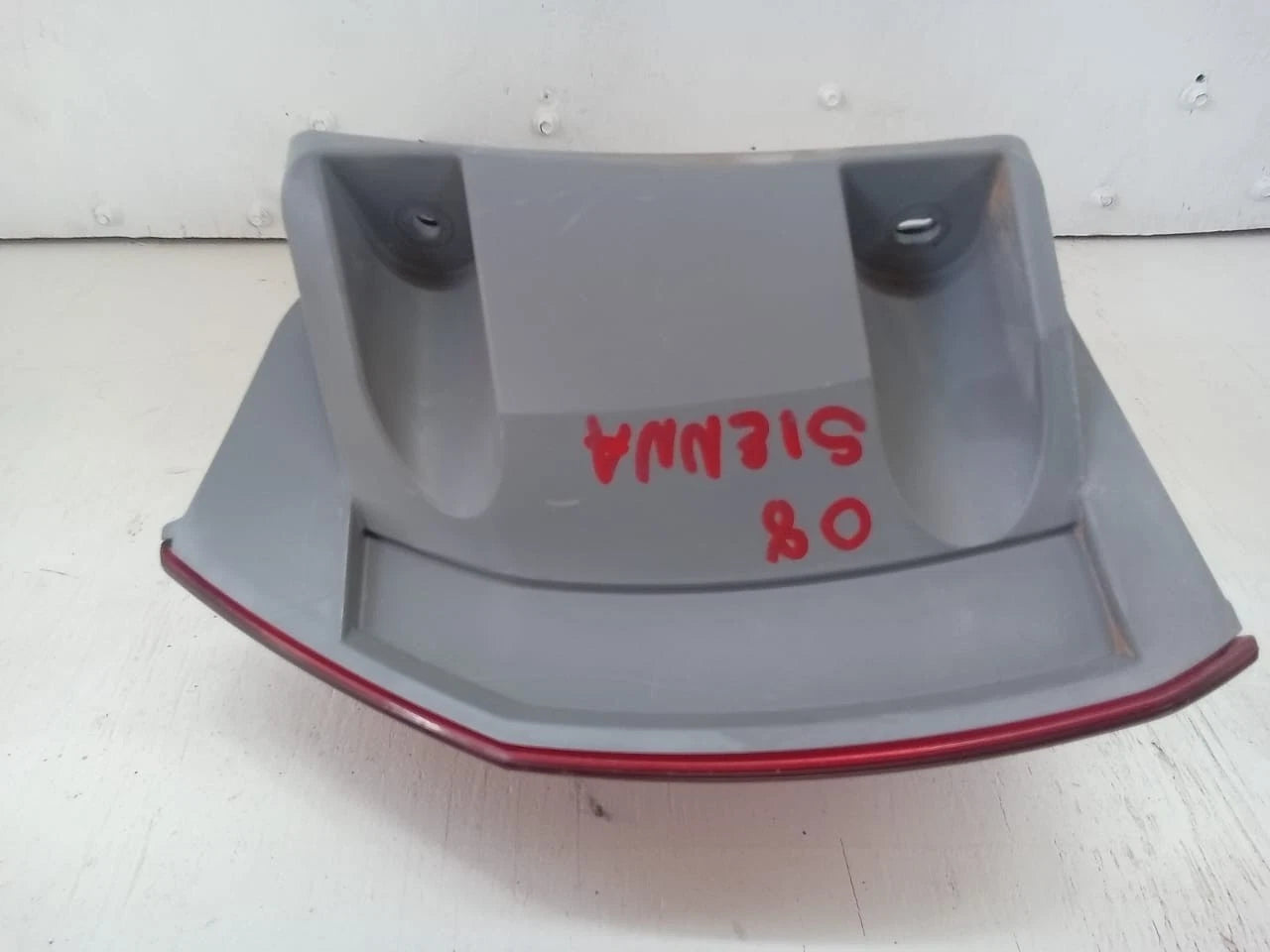 2006-2010 TOYOTA SIENNA TAIL LIGHT REAR LAMP LEFT DRIVER SIDE 81560AE020