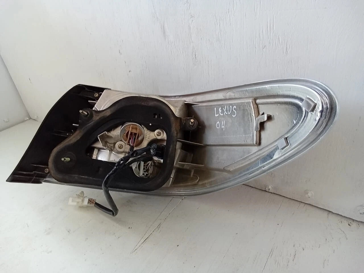 2004-2006 LEXUS ES330 ES 330 TAIL LIGHT REAR LAMP LEFT DRIVER SIDE 8155133430
