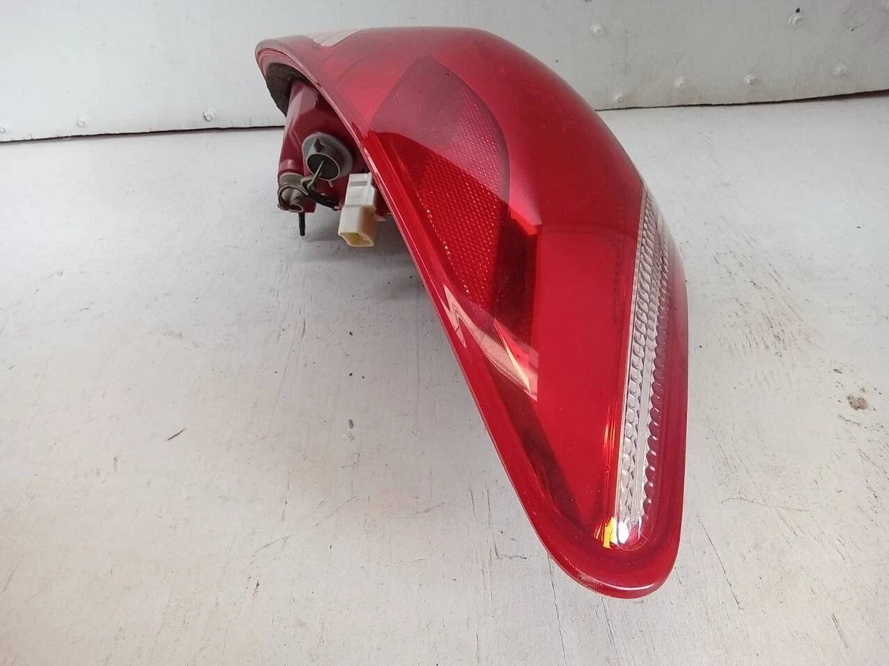 2006-2008 TOYOTA RAV4 TAIL LIGHT REAR LAMP RIGHT PASSENGER SIDE 81561-42100