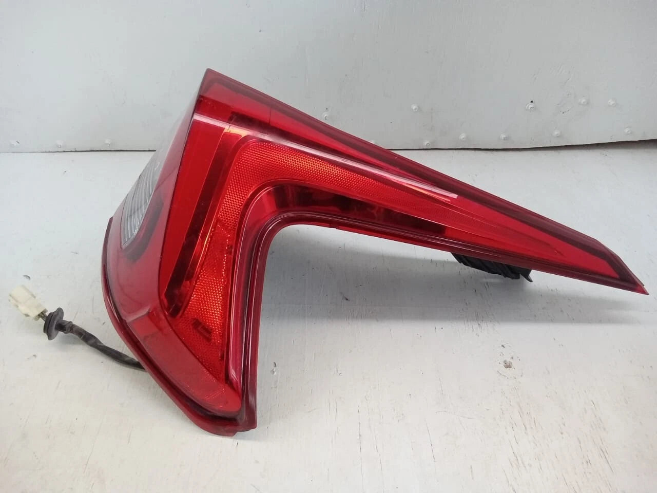 2018-2020 MITSUBISHI ECLIPSE CROSS TAIL LIGHT REAR LAMP RIGHT PASSENGER SIDE 8330B014