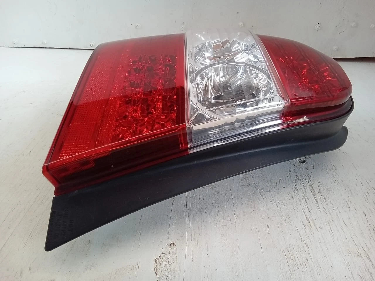2006-2007 TOYOTA HIGHLANDER HYBRID LIMITED REAR LAMP LEFT DRIVER SIDE 81551-48090, 8155148090, TY1137-U000R