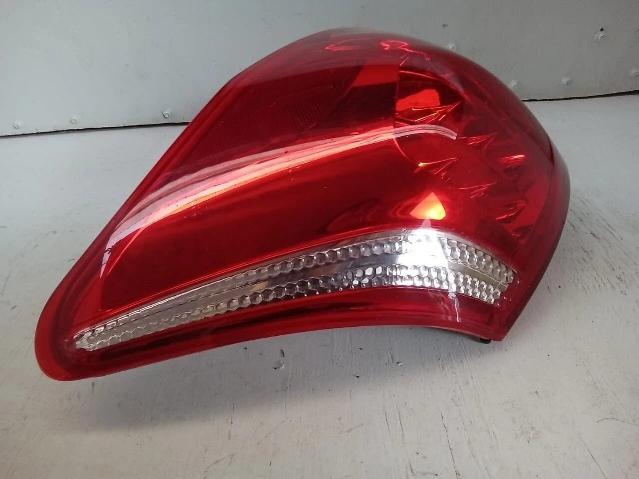 2006-2008 TOYOTA RAV4 TAIL LIGHT REAR LAMP RIGHT PASSENGER SIDE 81561-42100