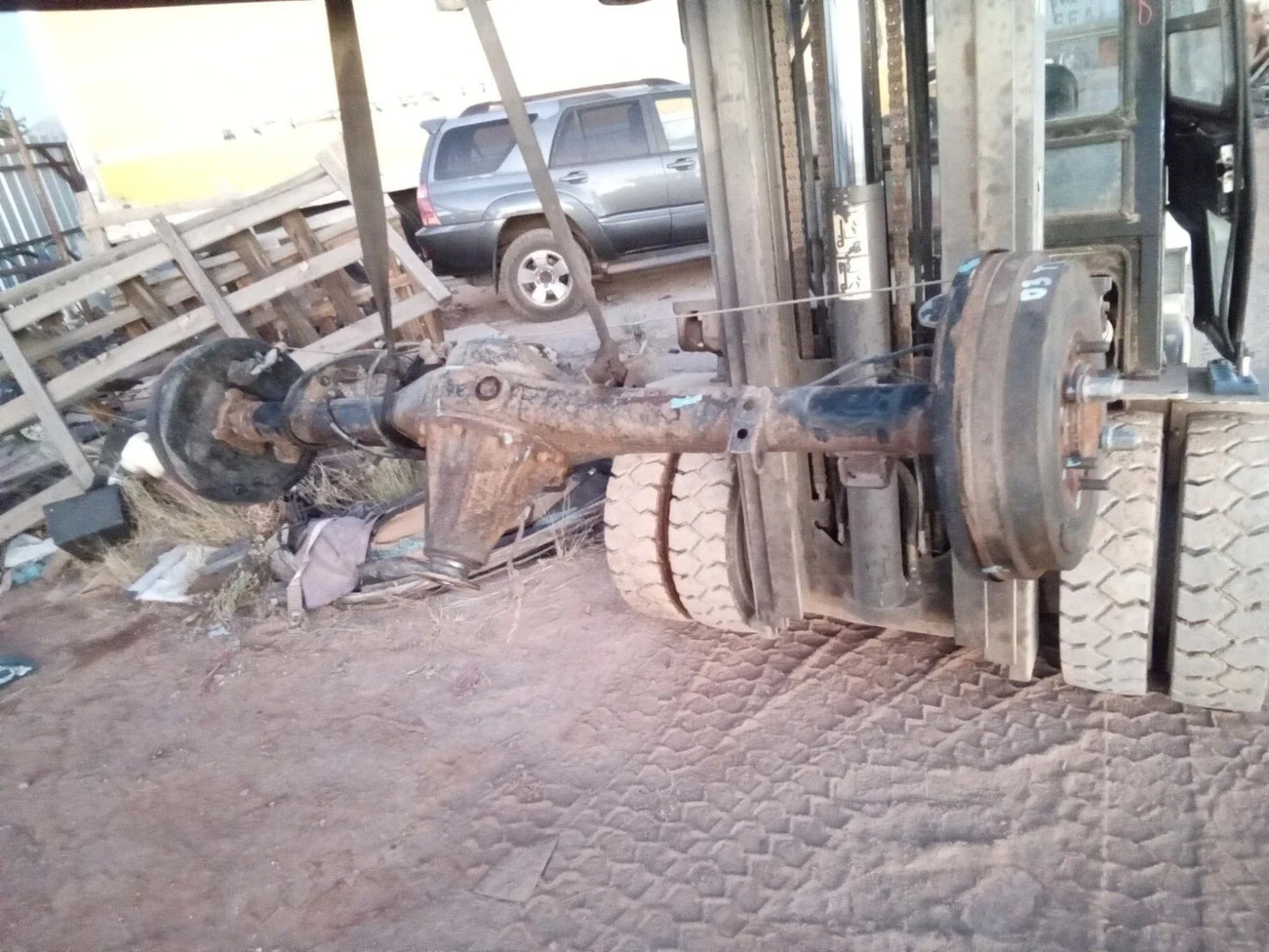 Rear differential axle for 00-06 Toyota Tundra ACC cab 4.7L 2WD on forklift