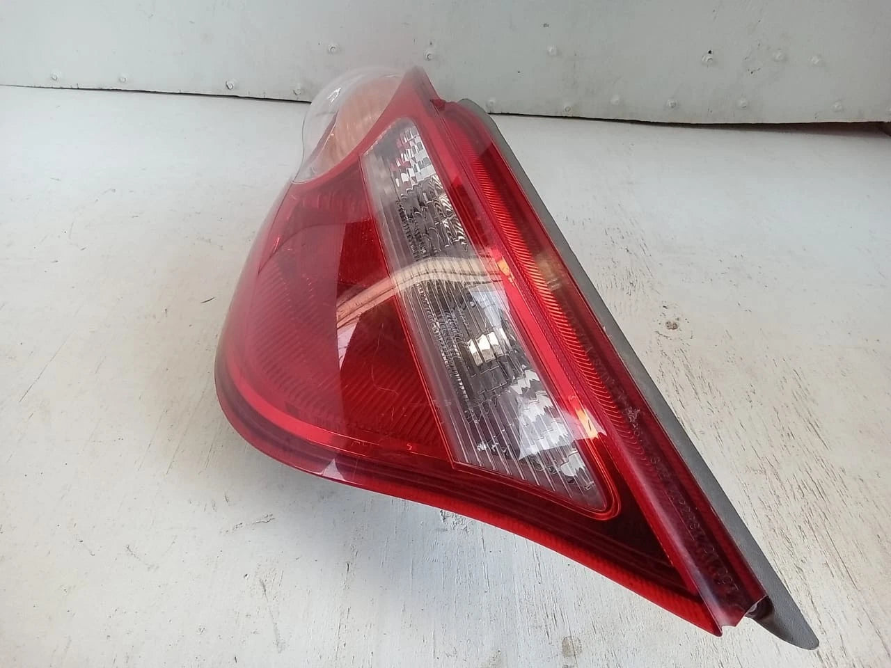 2004-2006 TOYOTA SOLARA TAIL LIGHT REAR LAMP LEFT DRIVER SIDE 06-67L, 0667L, AIP2RST
