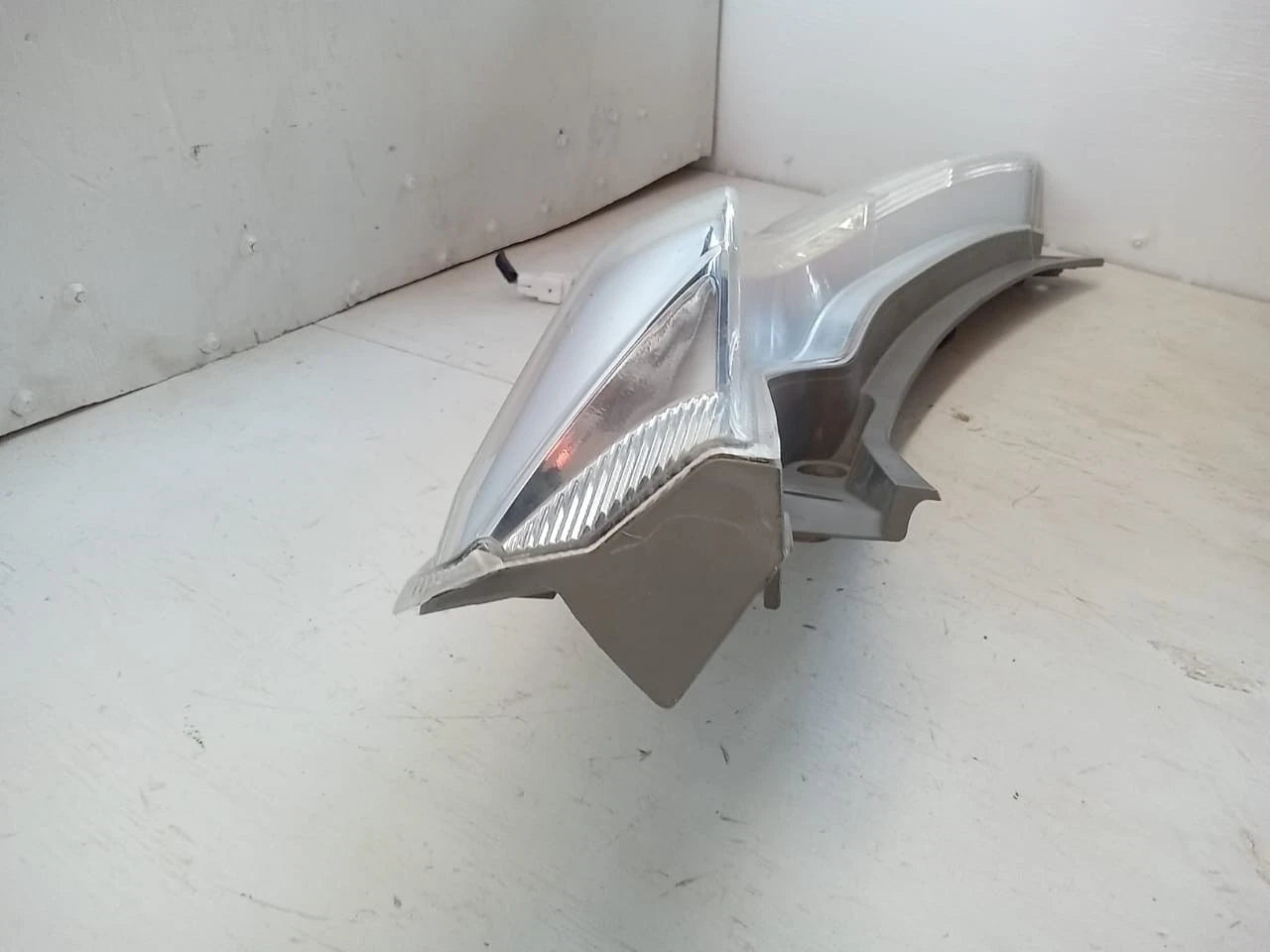 2013-2014 NISSAN LEAF REAR LAMP RIGHT PASSENGER SIDE 26550-3NA3A