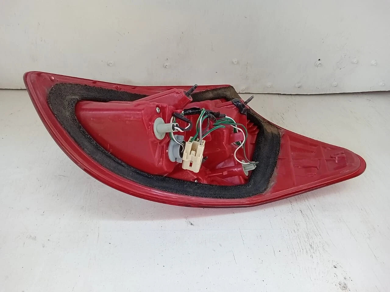 2006-2008 TOYOTA RAV4 TAIL LIGHT REAR LAMP LEFT DRIVER SIDE 81561-42100