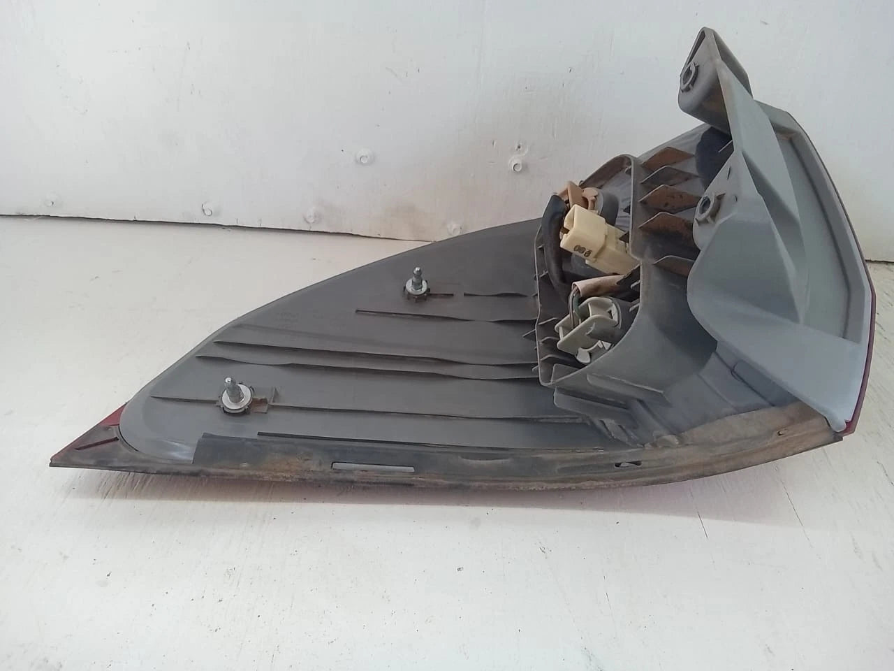 2006-2010 TOYOTA SIENNA TAIL LIGHT REAR LAMP LEFT DRIVER SIDE 81560AE020