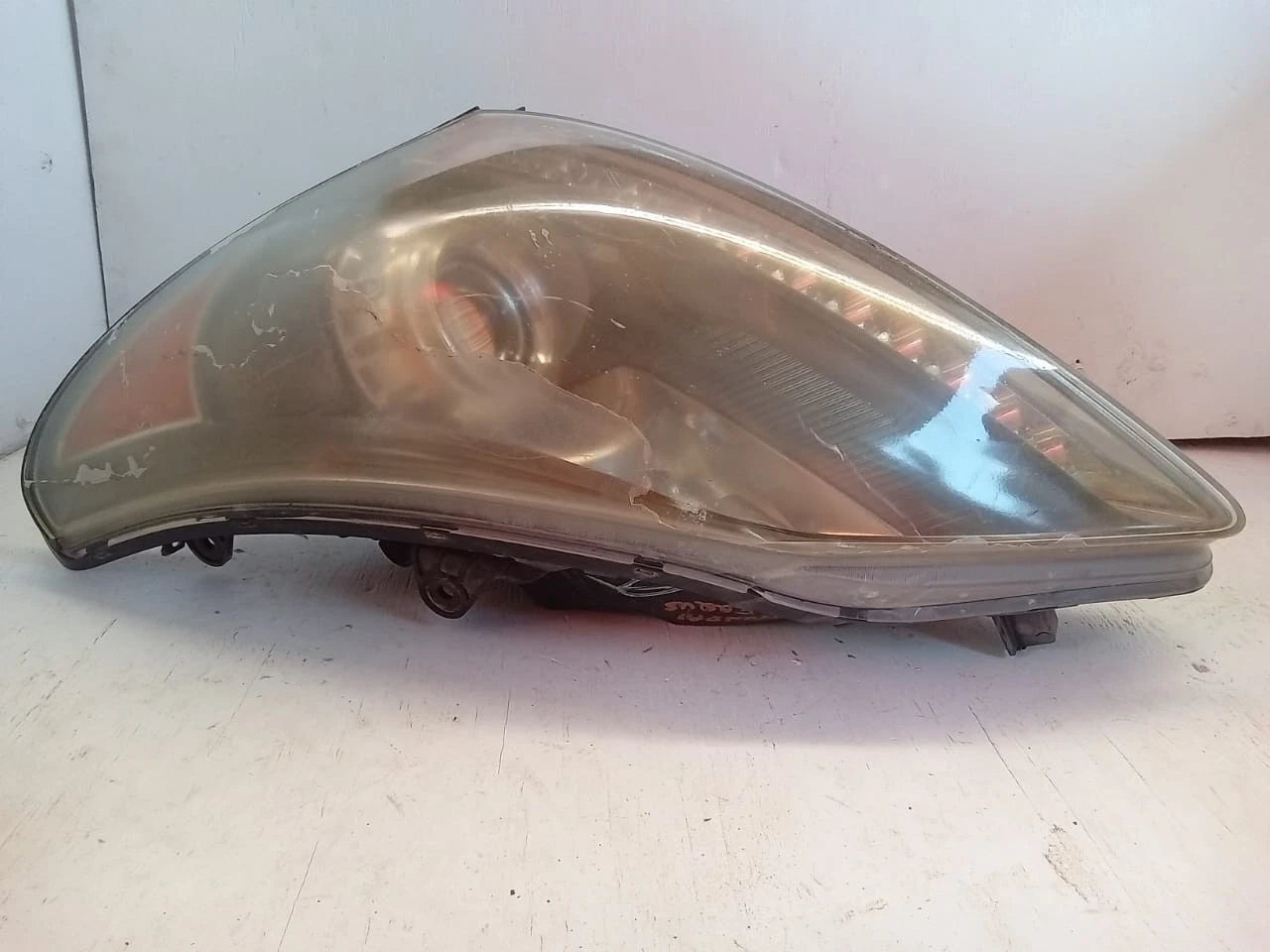 2011 - 2013 HYUNDAI EQUUS HEADLIGHT HEADLAMP LEFT DRIVER SIDE - 00040547 921013N030