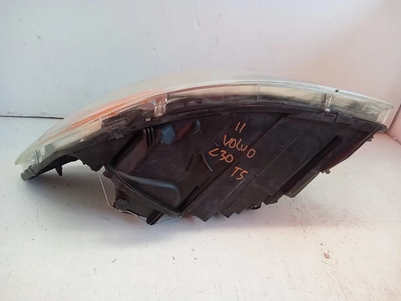 2011 - 2013 VOLVO C30 T5 HEADLIGHT HEADLAMP RIGHT PASSENGER SIDE - LE08F6184