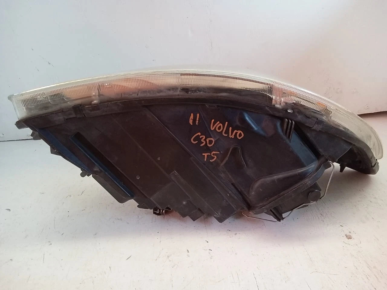 2011 - 2013 VOLVO C30 T5 HEADLIGHT HEADLAMP LEFT DRIVER SIDE - LE08F6184 31214812