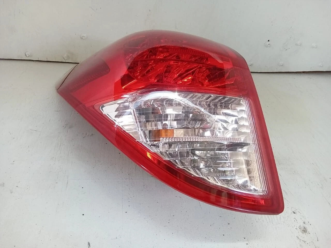 2006-2008 TOYOTA RAV4 TAIL LIGHT REAR LAMP LEFT DRIVER SIDE 81561-42100
