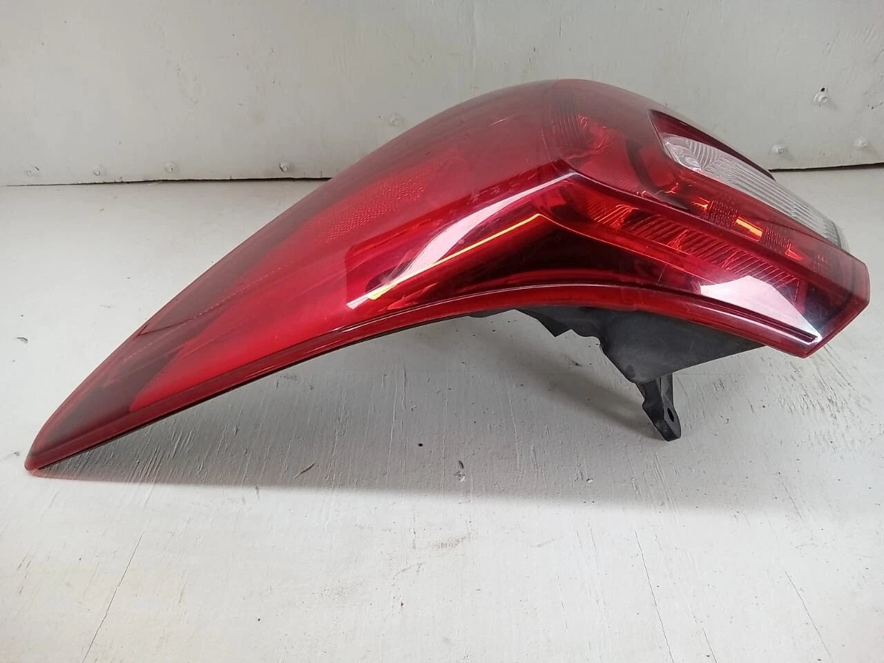 2015-2019 SUBARU OUTBACK WAGON TAIL LIGHT REAR LAMP RIGHT PASSENGER SIDE 84912AL05A