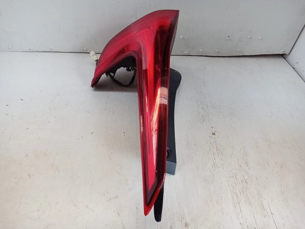 2018-2020 MITSUBISHI ECLIPSE CROSS TAIL LIGHT REAR LAMP RIGHT PASSENGER SIDE 8330B014