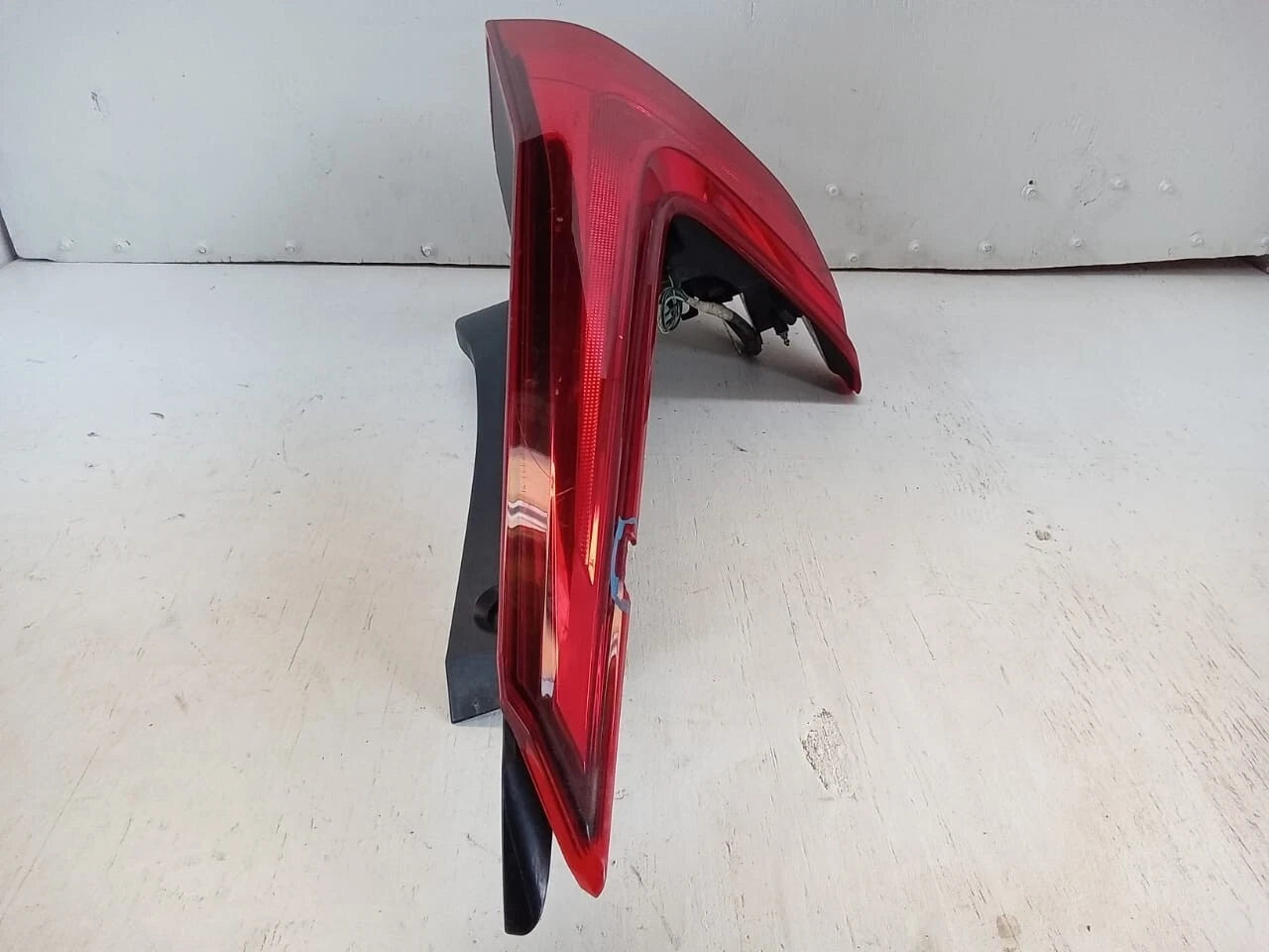 2018-2020 MITSUBISHI ECLIPSE CROSS TAIL LIGHT REAR LAMP LEFT DRIVER SIDE 8330B014